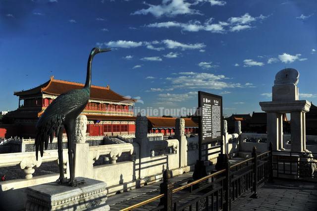 Forbidden City Sculpture