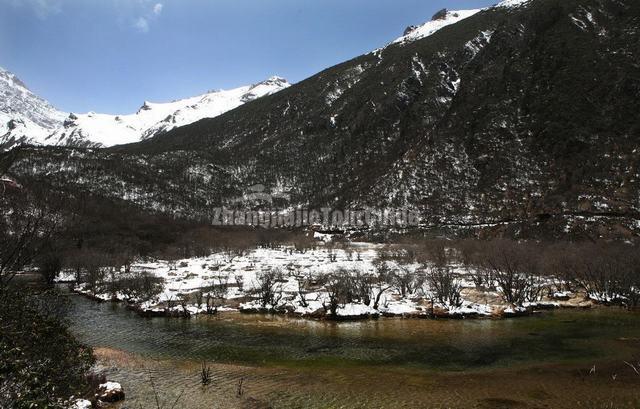 Huanglong Xuebao Peak Winter