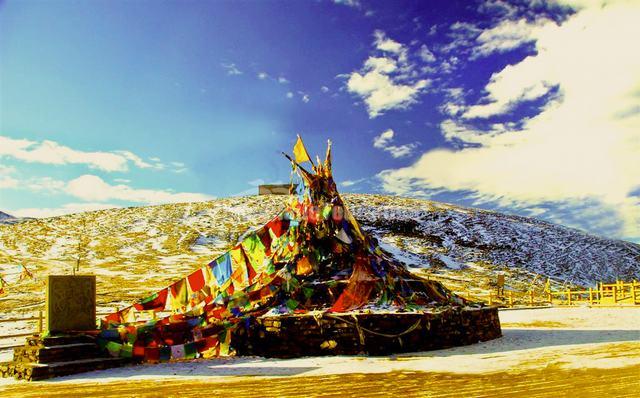 Huanglong Charming Xuebao Peak