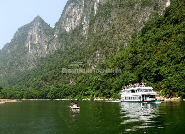 Visitors Visit Li River by Ship Guilin