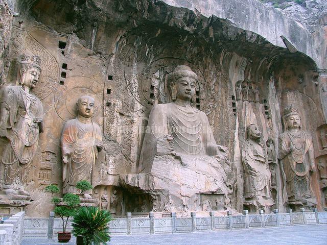 Longmen Grottoes Attractive Figure of Buddha Sculptures Luoyang