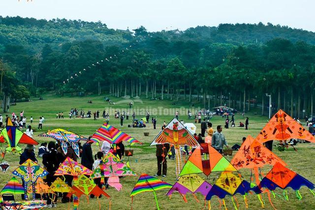 People Flying Kites at Qingxiu Mountain 