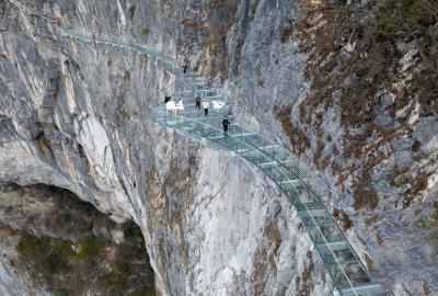 Glass Walkway in Zhangjiajie Qixing Mountain