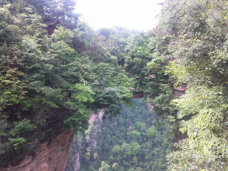 Rocky Natural Bridge