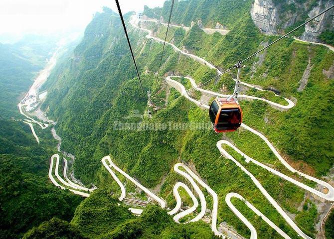 View of the Heaven-Linking Avenue from a cable car