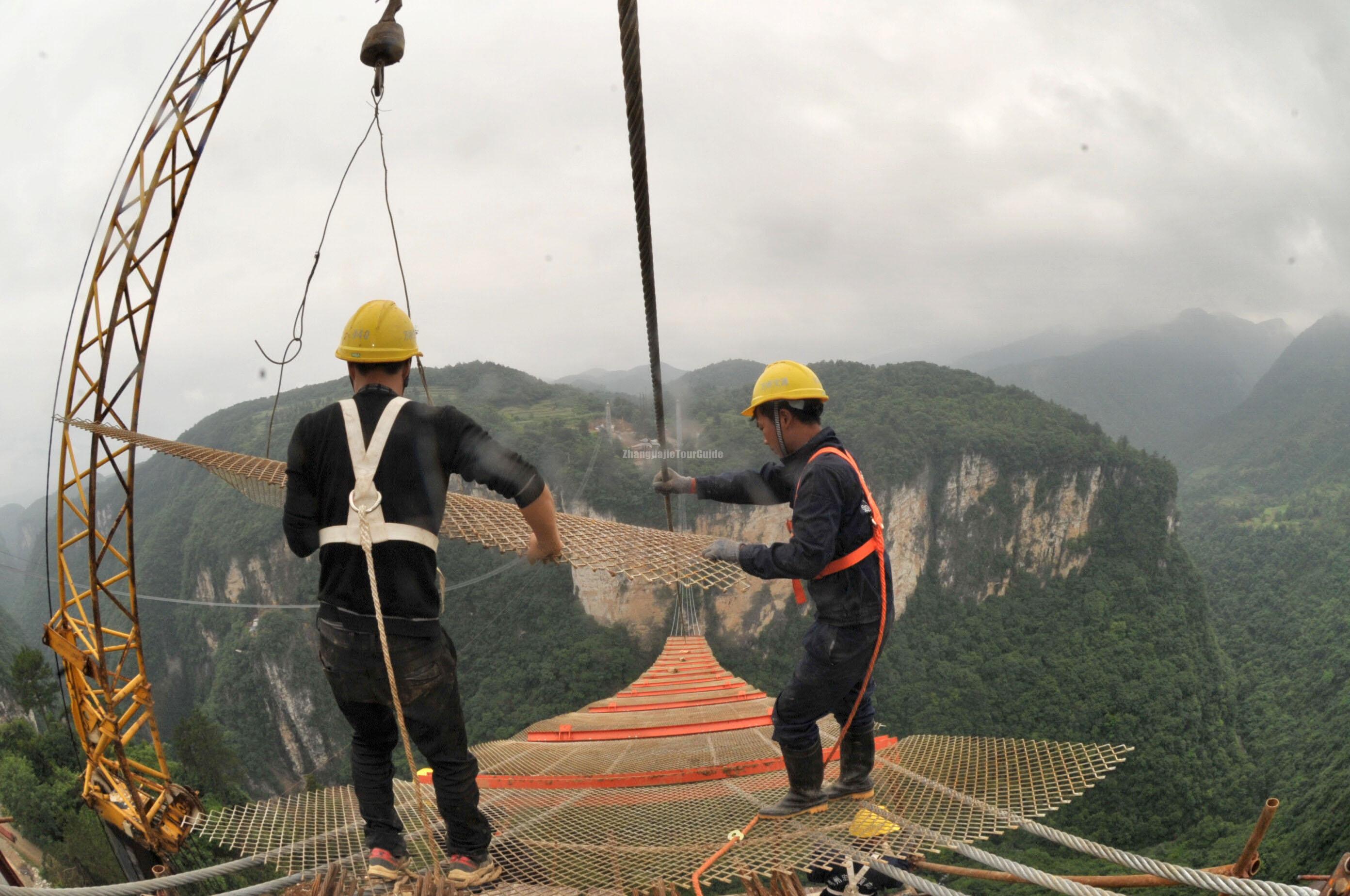 Zhangjiajie Wulingyuan Glass Bridge