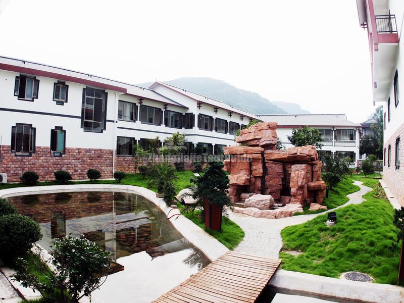Zhuanjiacun Hotel Courtyard