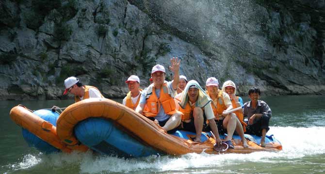 4-day Zhangjiajie and Mengdong River Whitewater Rafting Tour
